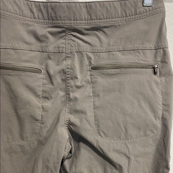 L.L. Bean Stretch Hiking Capri Pants Taupe Zip Pockets Adjustable Waist‎ Size 6 - Picture 7 of 14